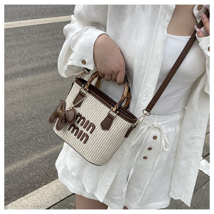 2025 New Spring Fashion Color Contrasting Straw Weaving Bamboo Festival Vegetable Basket Bag Water Bucket Bag Handheld Single Shoulder Diagonal Span Bag Women's Bag