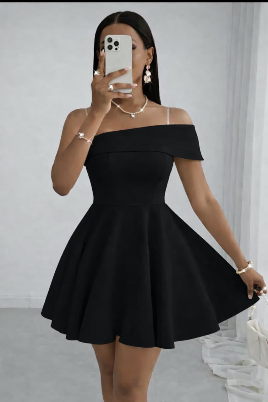 🌼 🌸 New In 🌼 🌸 
Off shoulder fit and flare dress
Premium grade Zara fabric