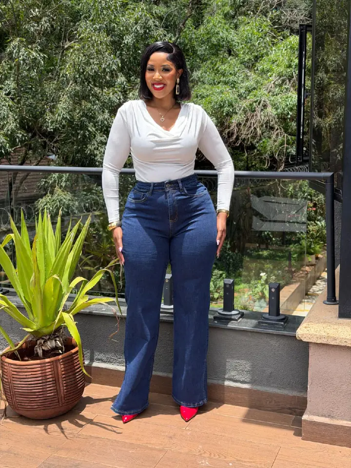 👖New mummy jeans  👖
LV Monogram Print Wide leg Jeans
Premium grade stretchy denim