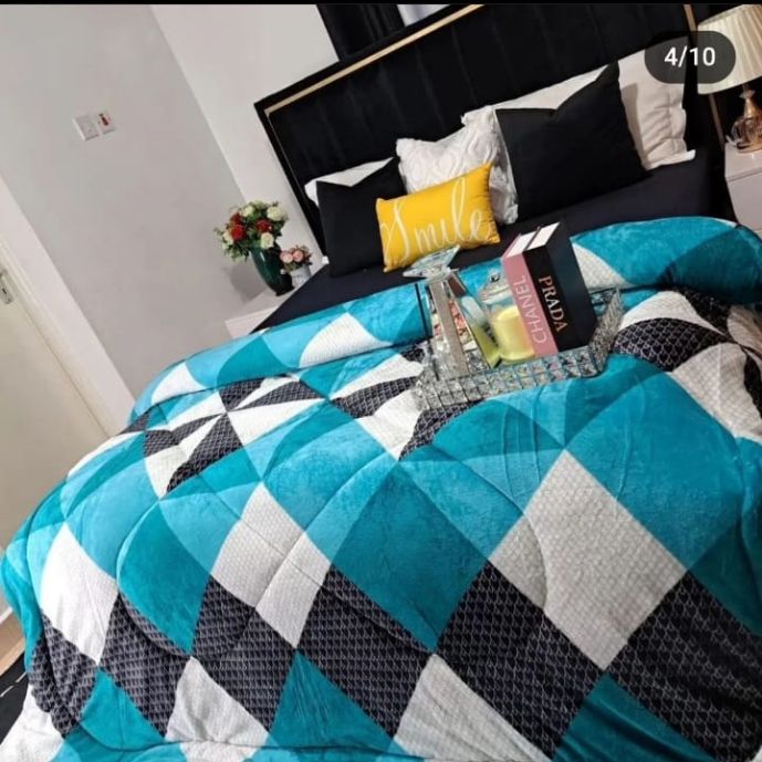 Available single woolen duvet
Note 
No pillowcases
No bedsheets
 5*6