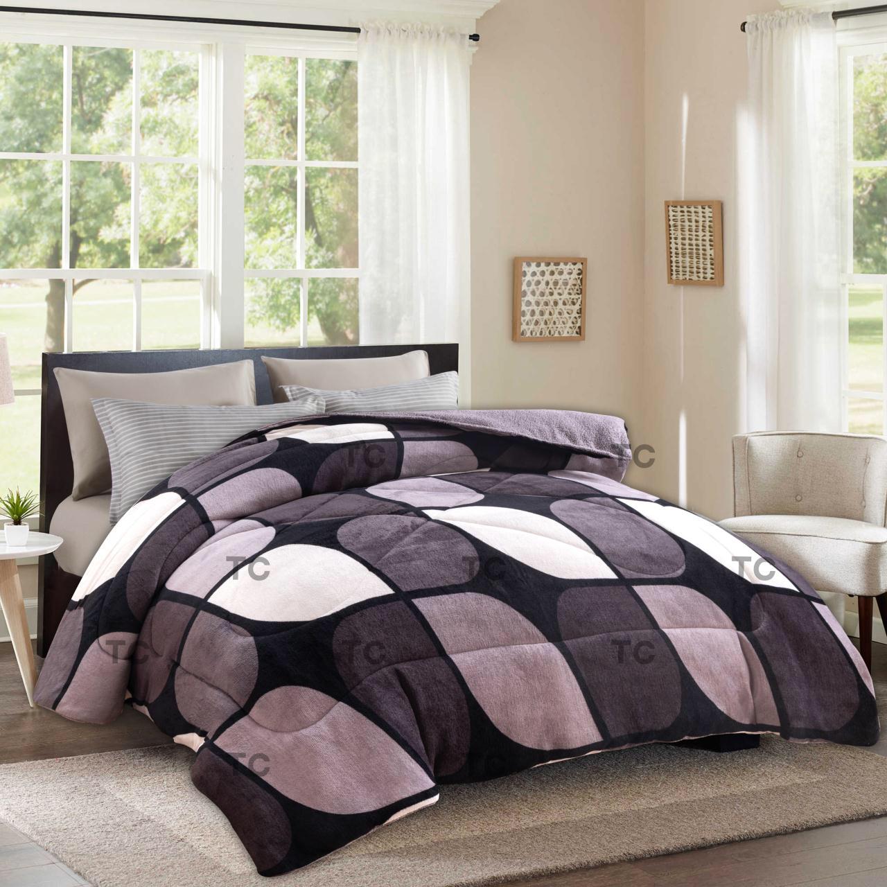Available single woolen duvet
Note 
No pillowcases
No bedsheets
 5*6
