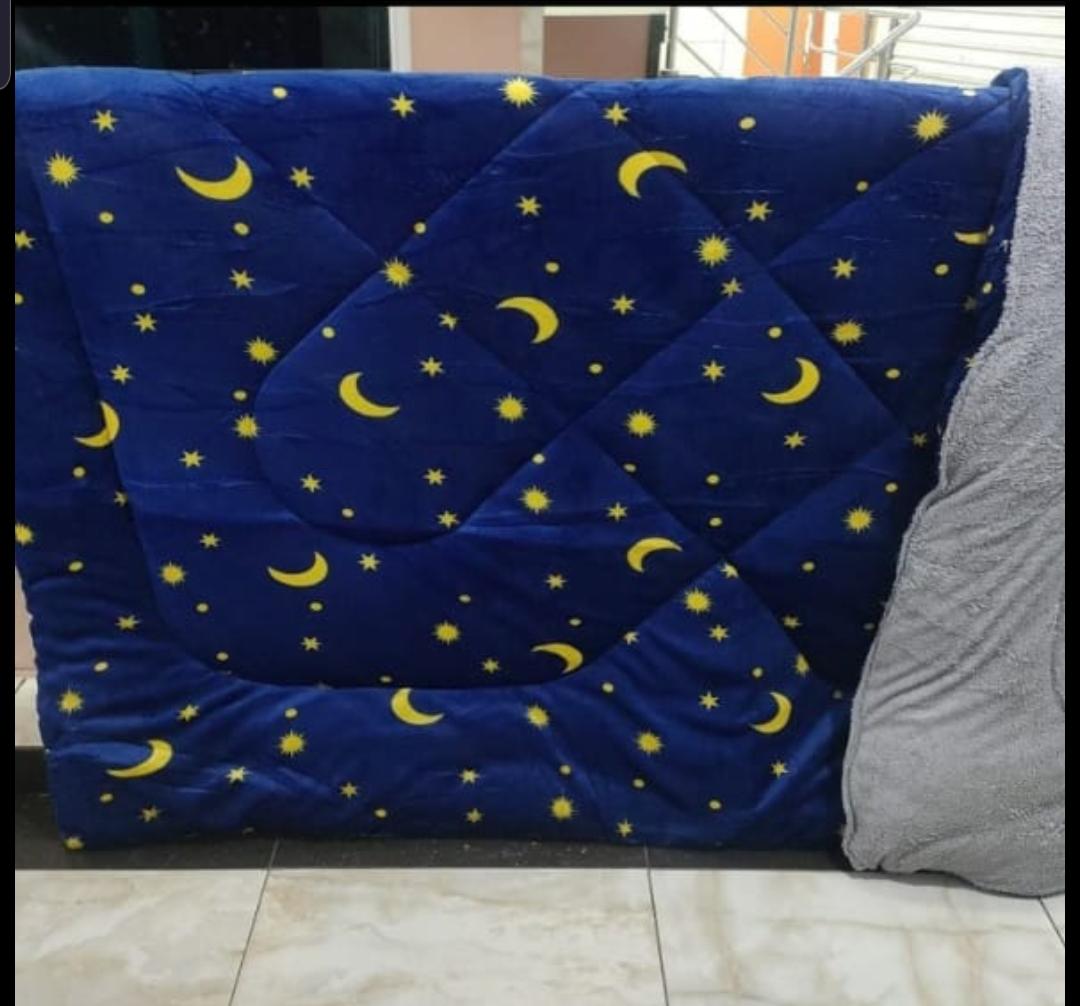 Available single woolen duvet
Note 
No pillowcases
No bedsheets
 5*6