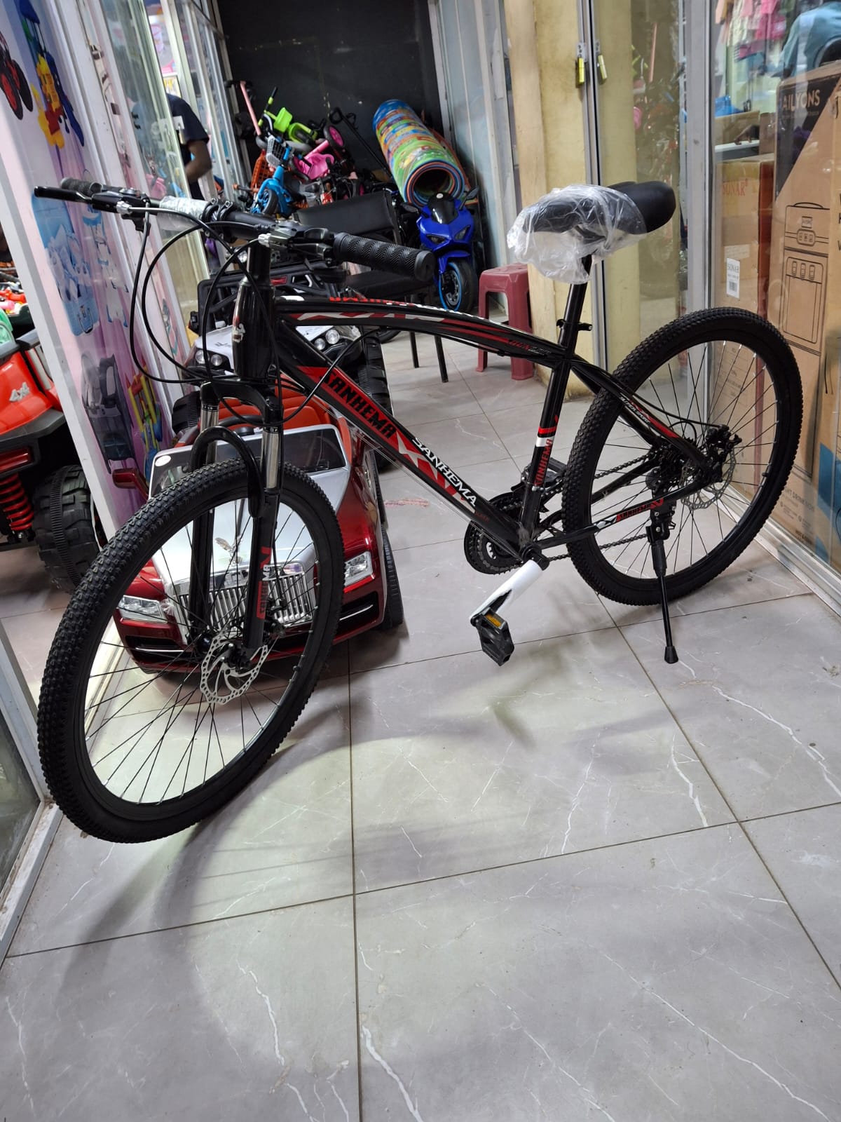 QUALITY MOUNTAIN BIKE BICYCLE SIZE 26 (adults bike)