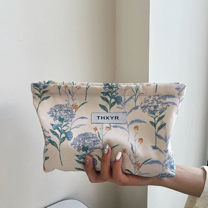 New ArrivalHigh end makeup bag with large capacity lotion storage bag, perfect for carrying cosmetics and lipstick hand in hand