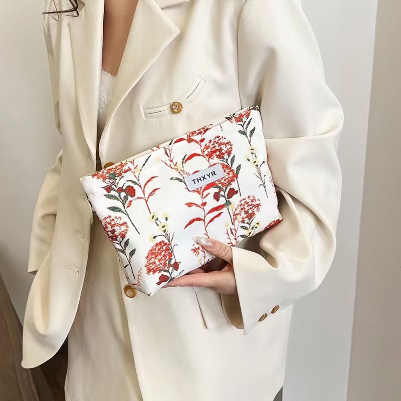 New ArrivalHigh end makeup bag with large capacity lotion storage bag, perfect for carrying cosmetics and lipstick hand in hand