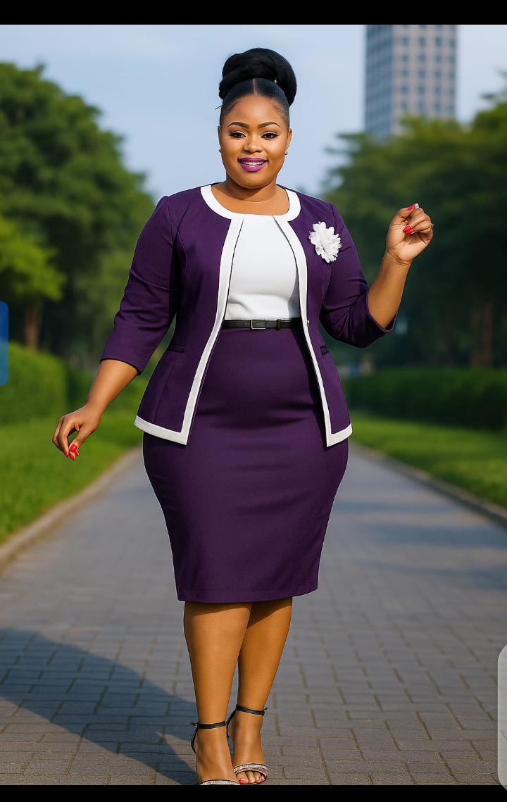 Here we do not joke, we stock the best for you 
Two piece dress suit 
It's a full dress and half coat 
Show up in the office like the boss lady you are ❤️❤️ 
Size 44 46 48 50 52 
Price 3300