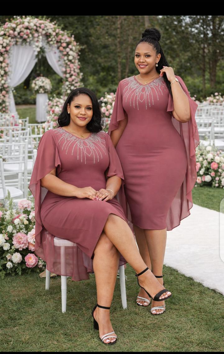 This one is 🔥 🔥 in East and Central Africa
It's a dress and chiffon cover-up
Nguo ya heshima sana
Don't miss out my loves
Size 46 to 54
Price 2800✅✅