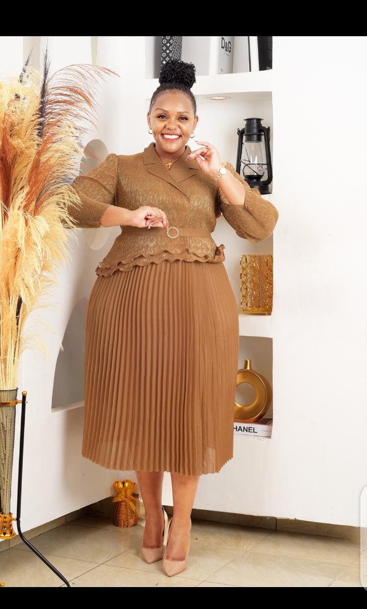 ‼️🔥 New arrivals‼️
Giving Rich auntie vibes🥰
Perfect for any event👌🏾
Elegant miyaki dress 
Free size; can fit 46-58
Price 3400