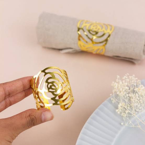 Classy Napkin & golden or silver rings