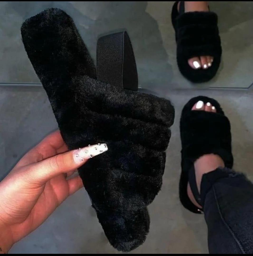 Premium Ladies Womens Faux Fur Slides – Fluffy Slip On Sliders Flat Walk with Arch Support Open Toe Slippers Sandals for Indoor Outdoor Use Winter/Summer