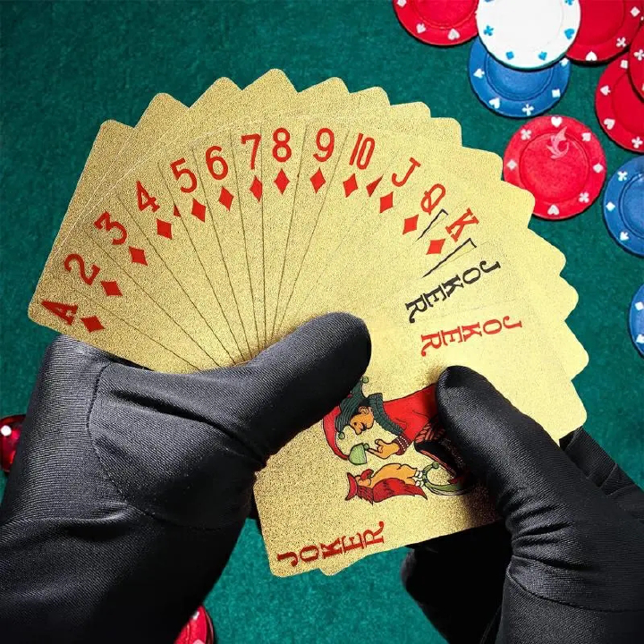 24K Gold Playing Cards Plastic Poker Game Deck Foil Pokers pack Magic Cards Durable Waterproof Card Gift for Parties and Games