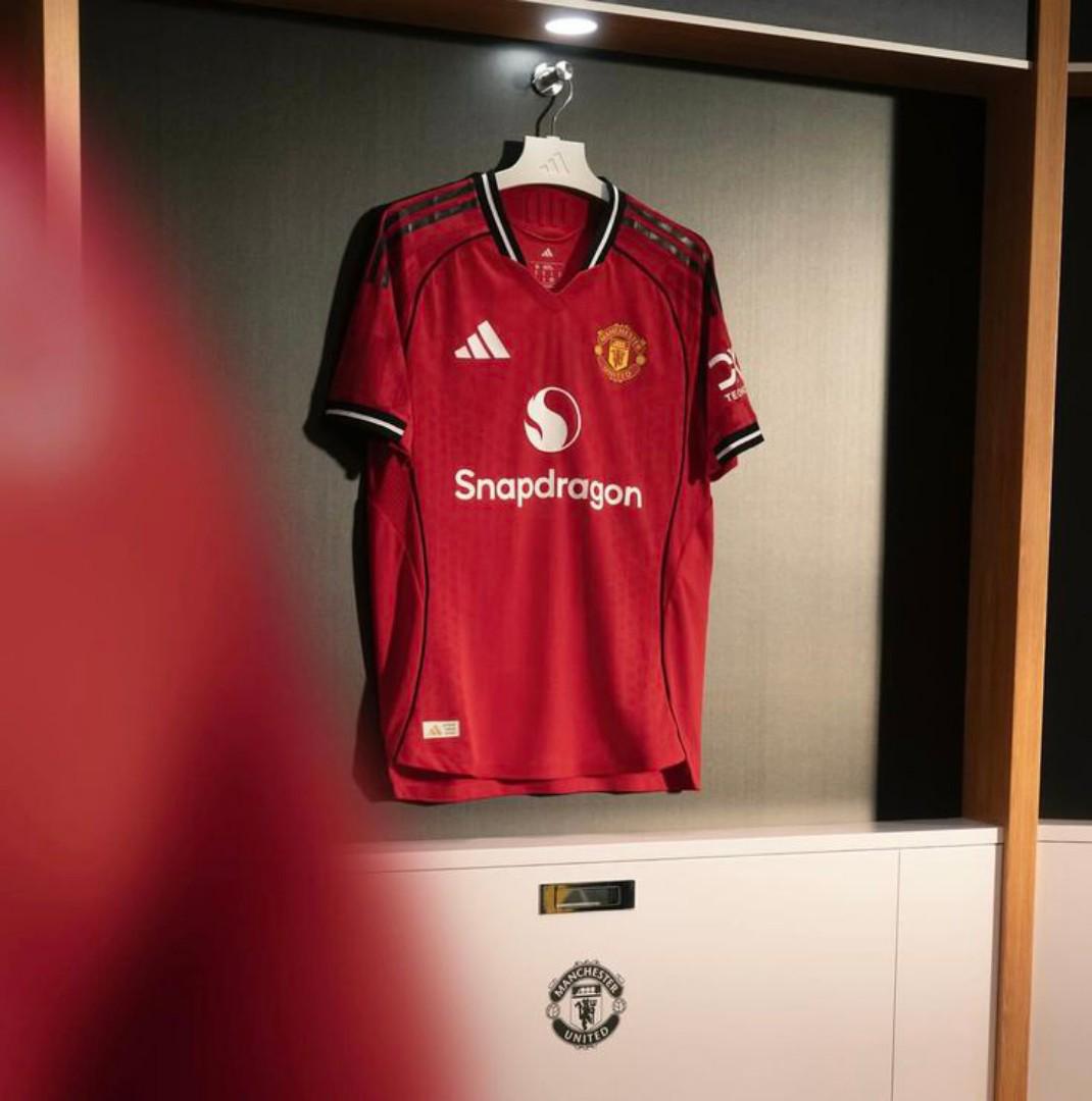 Manchester united Large home kit