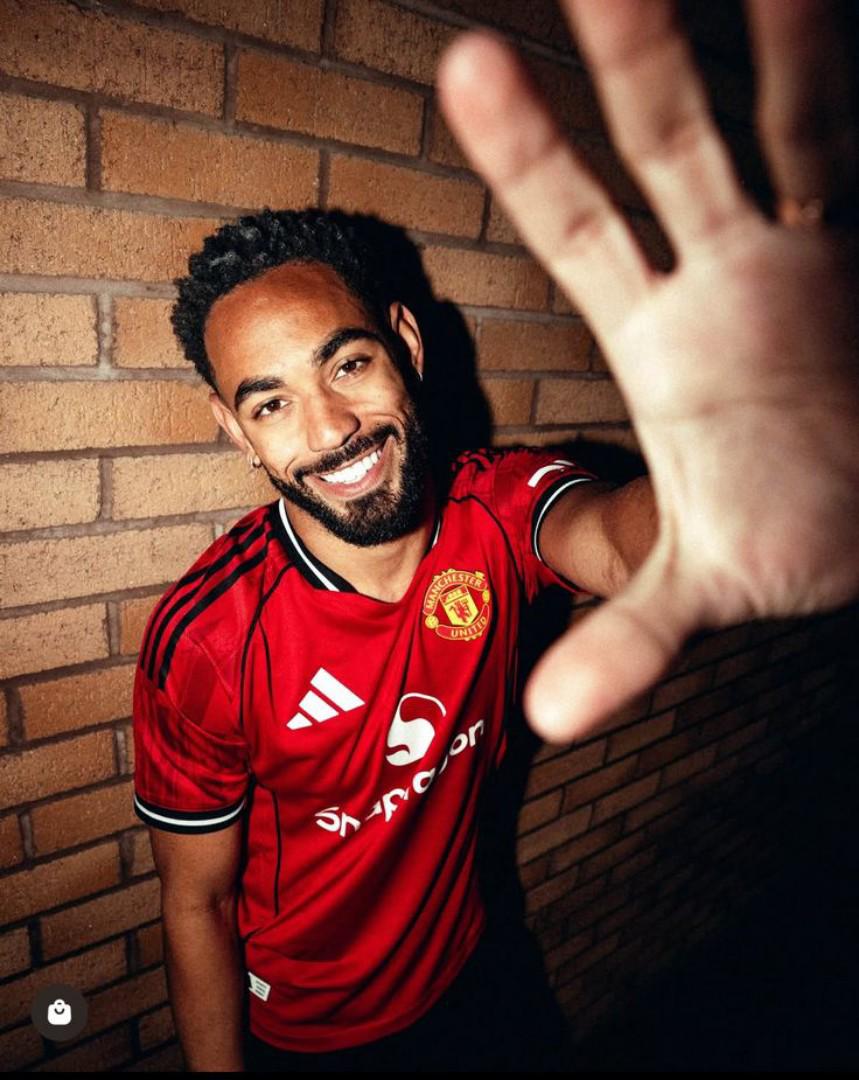 Manchester united Large home kit