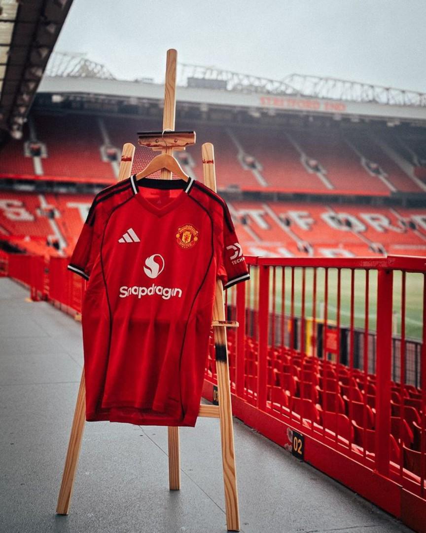 Manchester united Large home kit
