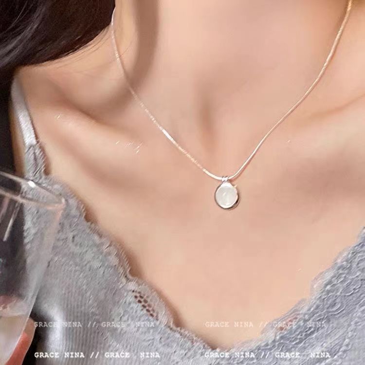 Moonlight style natural stone necklace for Women in 2024 new light luxury minority collarbone fashionable chain female snake bone chain sweater chain accessories