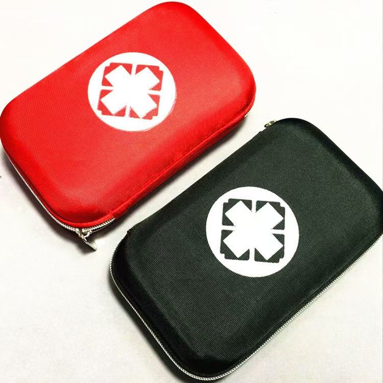 New type of  first aid kit bag emergency use or home use or outdoor activities Car first aid kit Outdoor gift First aid kit 18-piece kit