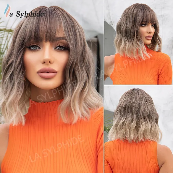 Women Grey Wavy Bob Wigs with Bangs Short Blonde Ombre Synthetic Wig With with Dark Roots Natural Hair for Daily Use