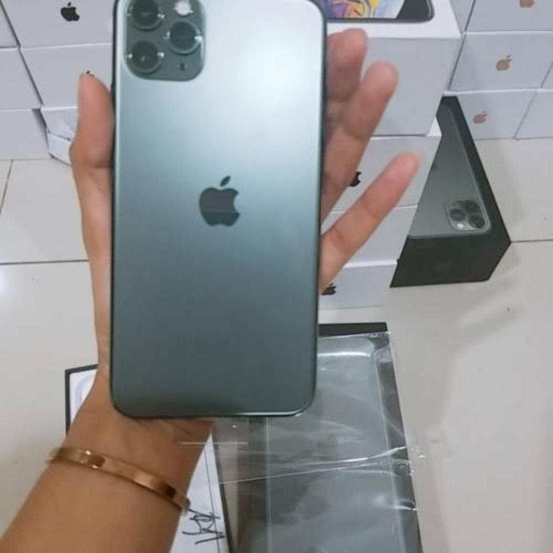 Brand New iPhone 11 Pro Max  512GB Ultimate Performance, Triple Camera, 6.5-inch Display, and A13 Bionic Triple-Camera System with Night Mode, and 4K Video, All-Day Battery Life, and Water Resi