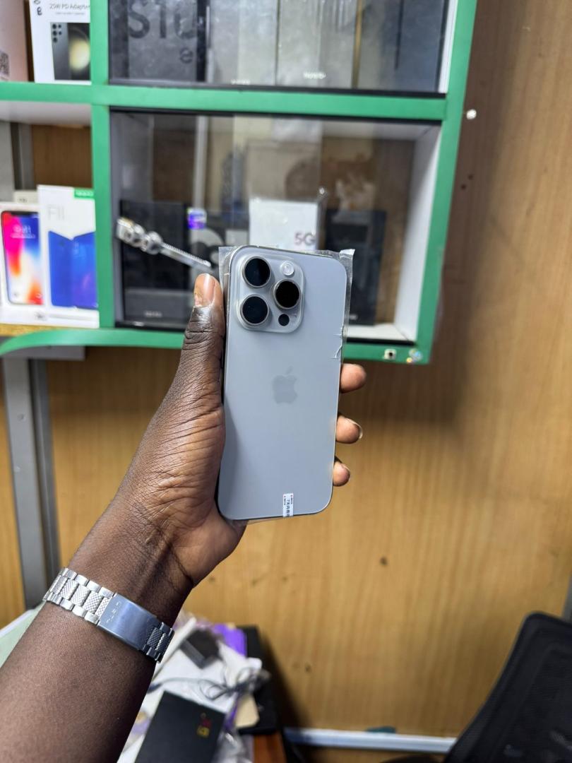 iPhone 15 Pro 1TB Dual SIM with Replaced Screen – Unmatched Storage, Advanced A17 Pro Performance, Dual SIM Flexibility, and Premium Titanium Design