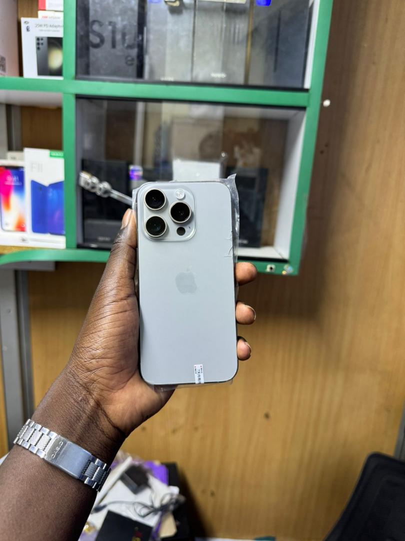 iPhone 15 Pro 1TB Dual SIM with Replaced Screen – Unmatched Storage, Advanced A17 Pro Performance, Dual SIM Flexibility, and Premium Titanium Design