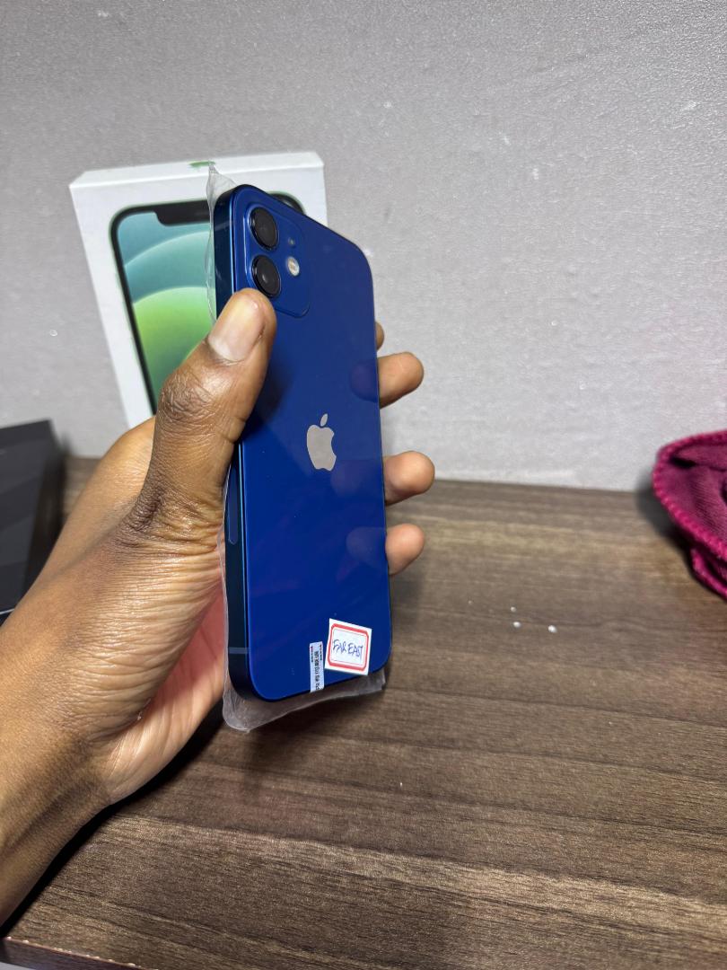Apple iphone 12 256gb  All original Face ID perfect 6Gb ram smartphone 5G connectivity Apple  ios 18 6.1 inchs