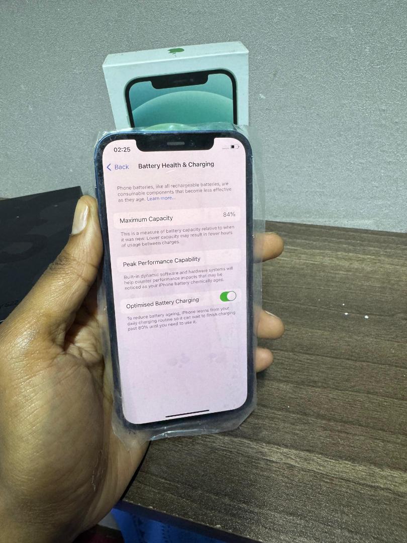 Apple iphone 12 256gb  All original Face ID perfect 6Gb ram smartphone 5G connectivity Apple  ios 18 6.1 inchs