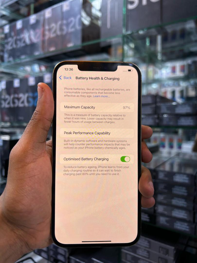 Refurbished iPhone 11 Pro Max 256GB – Original | Unlocked | Face ID OK | Best Price in Kenya