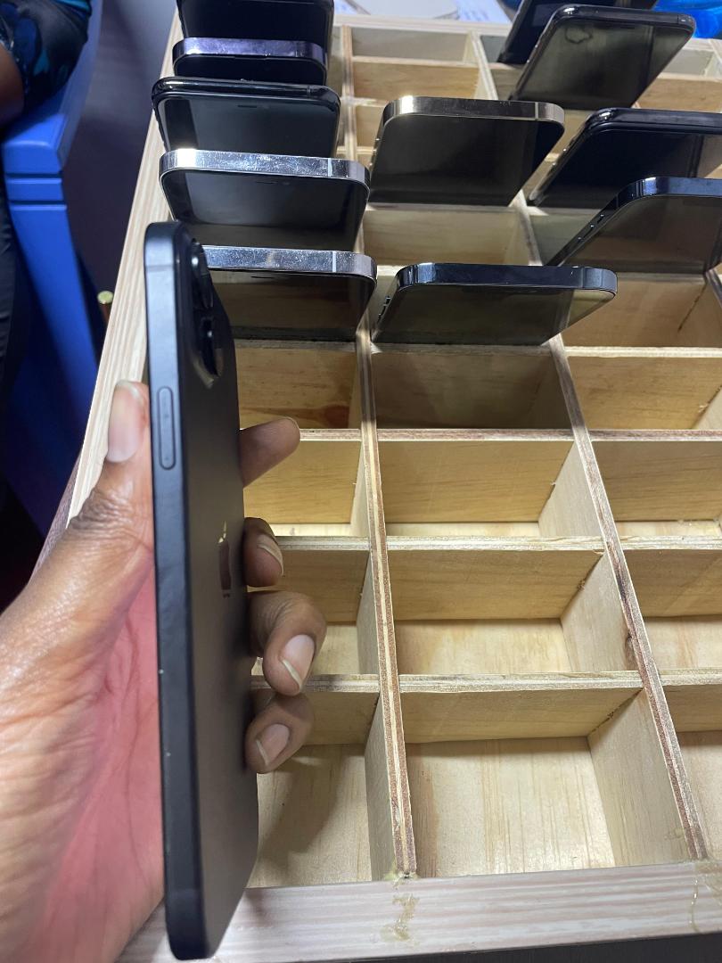 iPhone 15 Plus 128GB Black 5G smartphone Flagship best battery life.