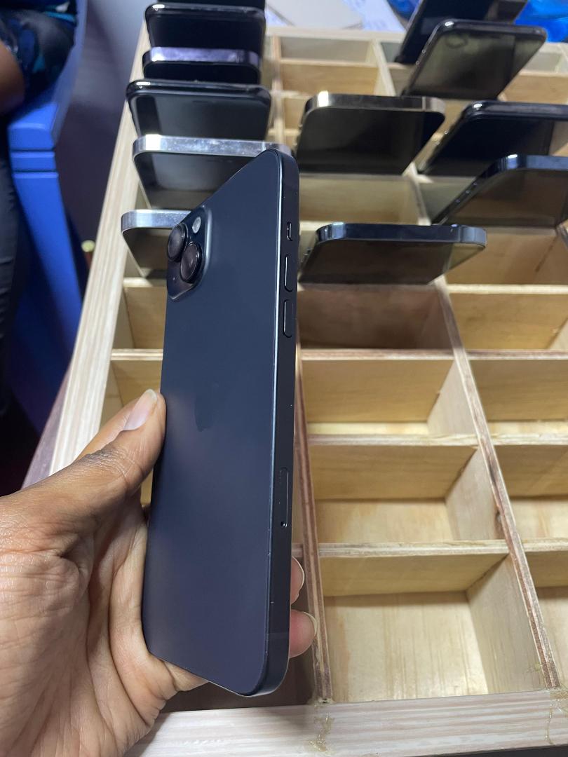 iPhone 15 Plus 128GB Black 5G smartphone Flagship best battery life.