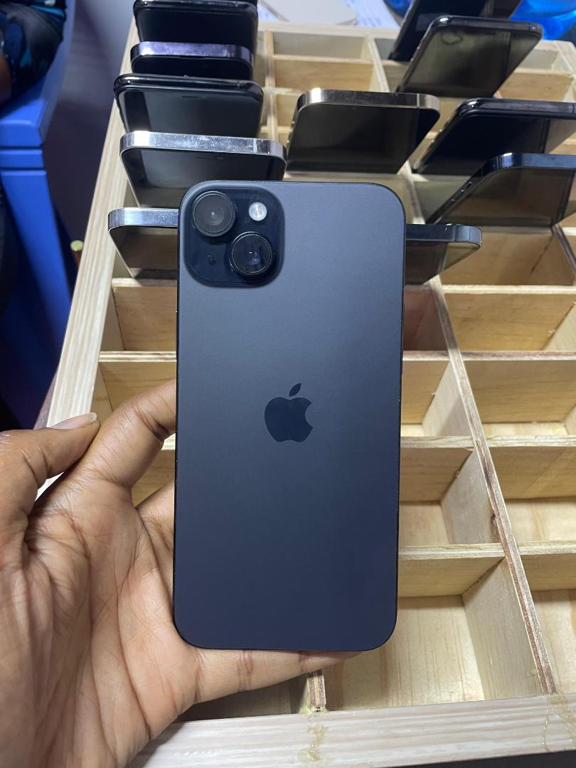 iPhone 15 Plus 128GB Black 5G smartphone Flagship best battery life.