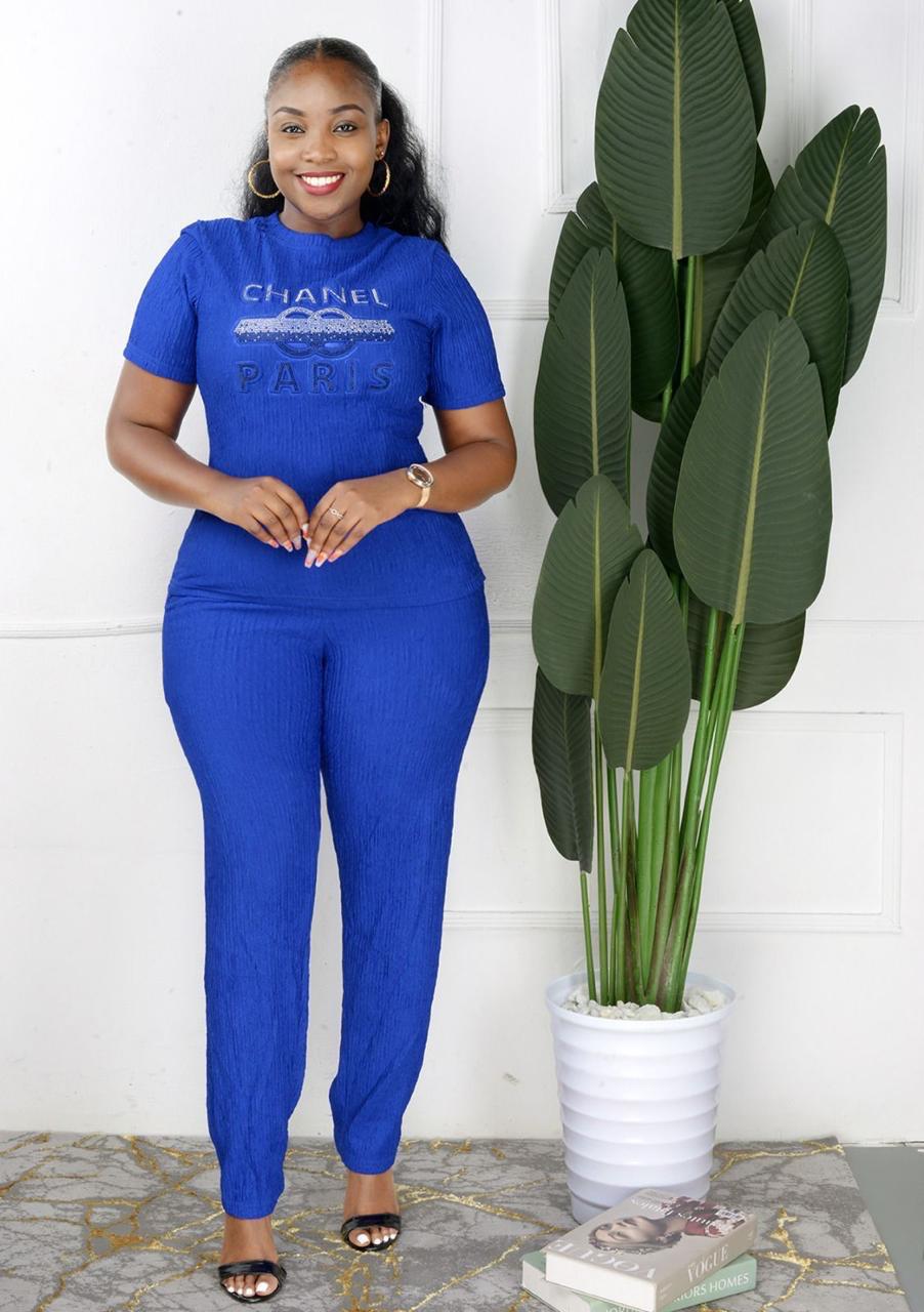 Stylish and Comfortable Two-Piece Set
Upgrade your wardrobe with our stylish two-piece set. Perfect for any occasion, this outfit combines fashion and comfort effortlessly