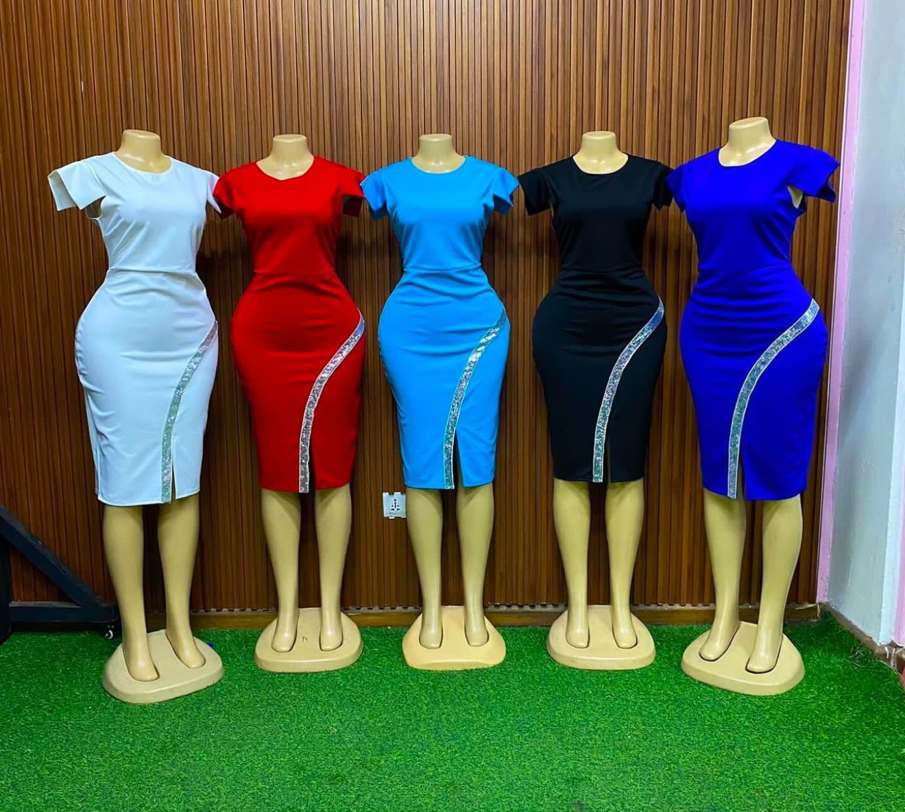Dynamic Teen Dress, designed for the fashion-forward teen who loves versatility. This dress features a modern, adaptable design that effortlessly transitions from day to night