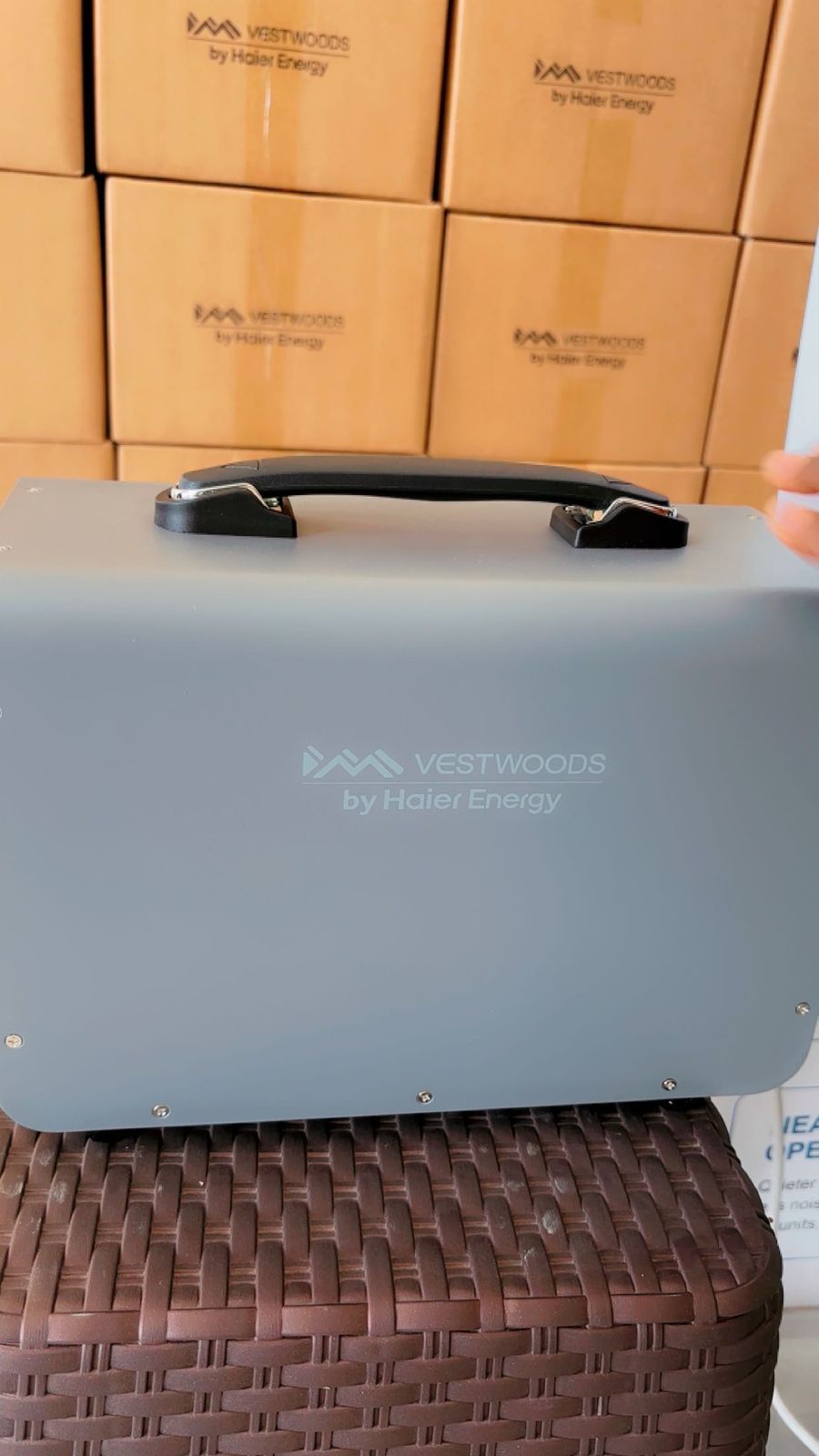 1KVA + 500Watts Output ( 3 in1) Vestwoods Power Station | Lithium Ion Battery, Inverter+Battery+Solar Controller 3 YEARS WARRANTY. Better than HITHIUM