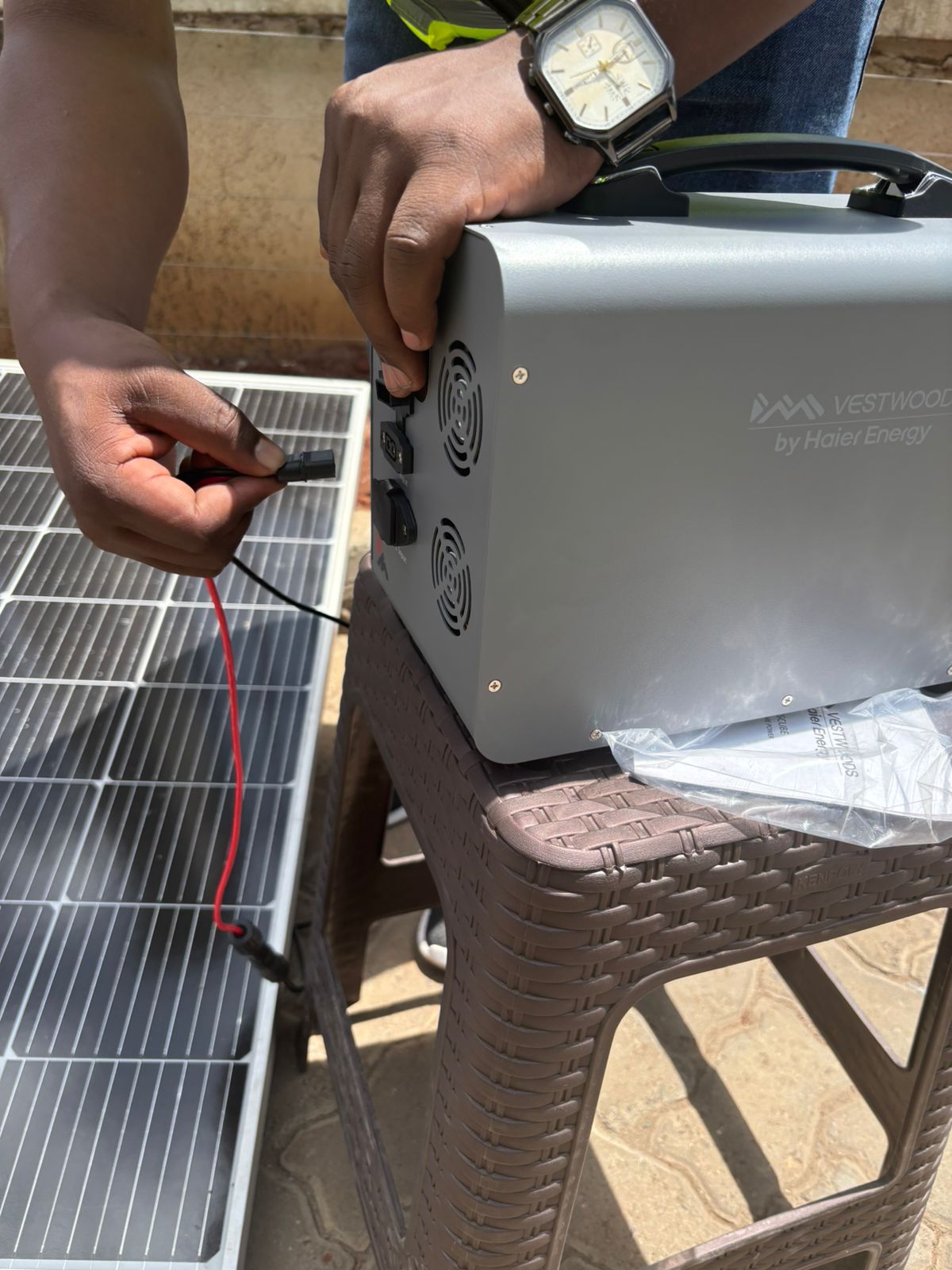 1KVA + 500Watts Output ( 3 in1) Vestwoods Power Station | Lithium Ion Battery, Inverter+Battery+Solar Controller 3 YEARS WARRANTY. Better than HITHIUM