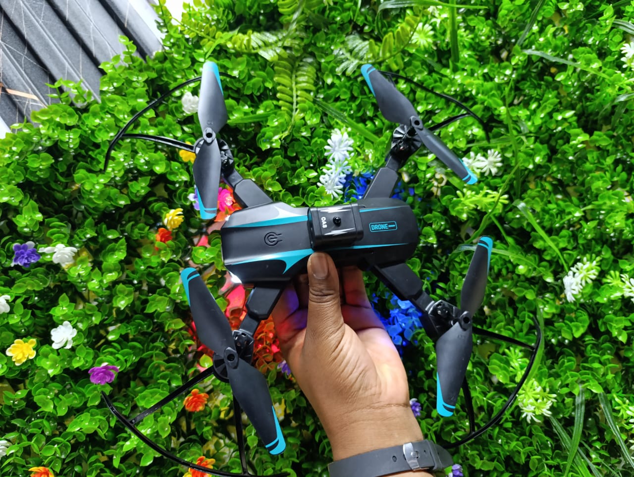 Drones restocked🔥🔥🔥🔥🔥(AMAZING DRONE)915 Generation Pro Drone 4K HD Camera Foldable Drone Height Fixed Remote Control Pro Wifi Drone Gift Toys One Camera 2 Battery