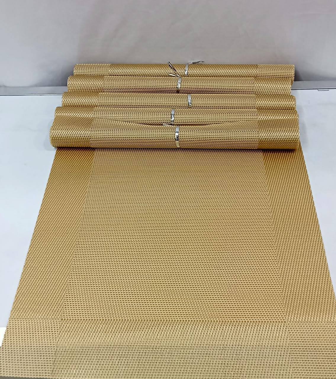6pcs pvc  table mats 😍70% PVC, 30% polyester. Place mat size is 18" x 12"( 45x30 cm) suitable for tables of various sizes and shapes.🔥