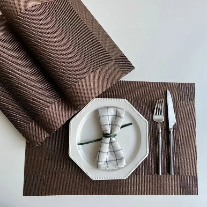 6pcs pvc  table mats 😍70% PVC, 30% polyester. Place mat size is 18" x 12"( 45x30 cm) suitable for tables of various sizes and shapes.🔥