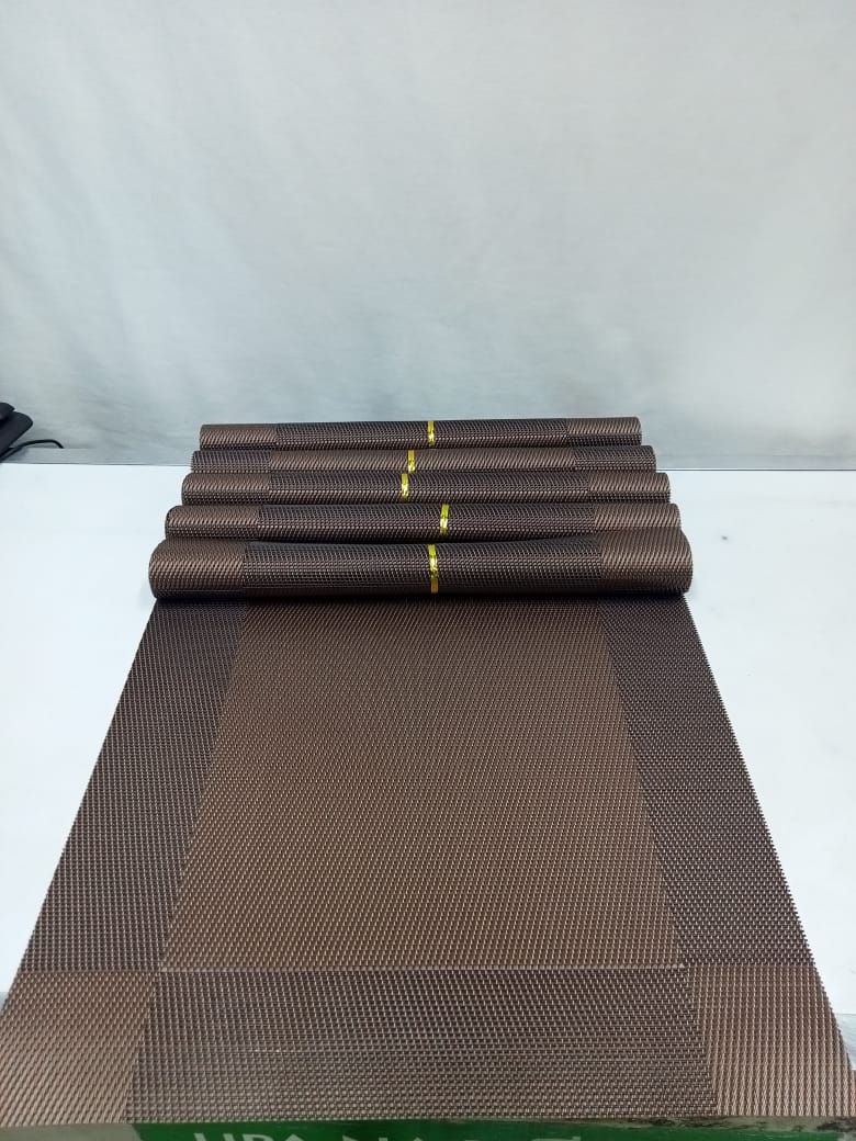6pcs pvc  table mats 😍70% PVC, 30% polyester. Place mat size is 18" x 12"( 45x30 cm) suitable for tables of various sizes and shapes.🔥