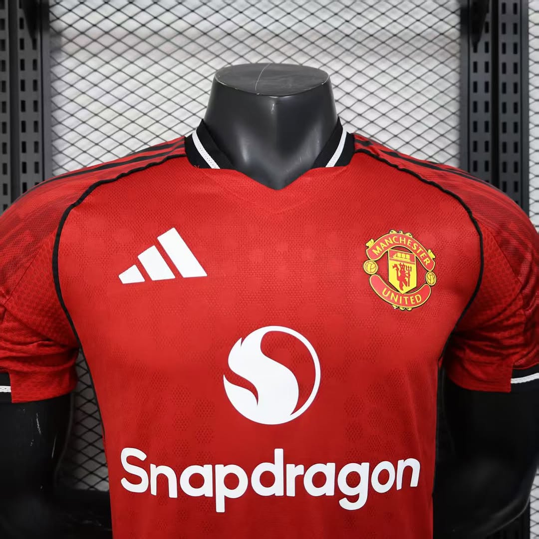 New Manchester United Home Kit Player Version Jersey 2025/26 Football Soccer Season Shirt             .