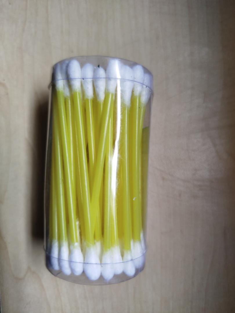 Disposable dry cotton ear buds for easy ear care for babies and adults