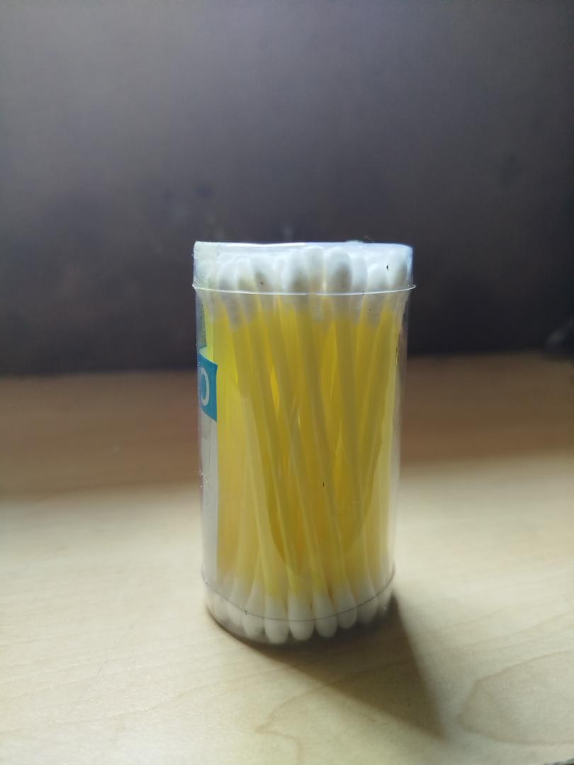 Disposable dry cotton ear buds for easy ear care for babies and adults