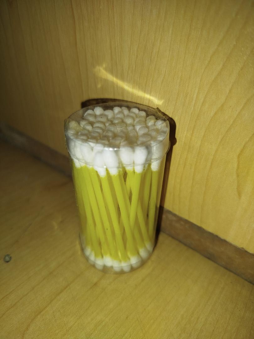Disposable dry cotton ear buds for easy ear care for babies and adults