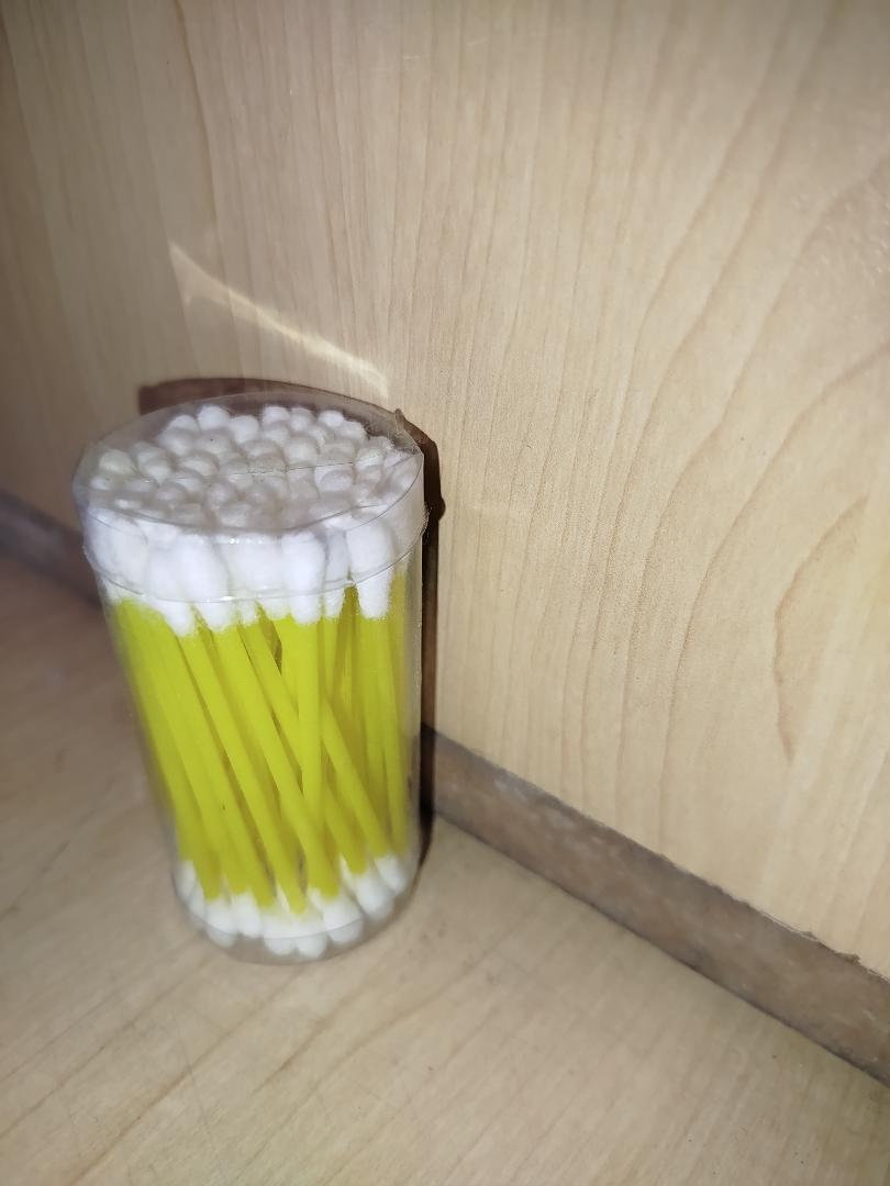 Disposable dry cotton ear buds for easy ear care for babies and adults