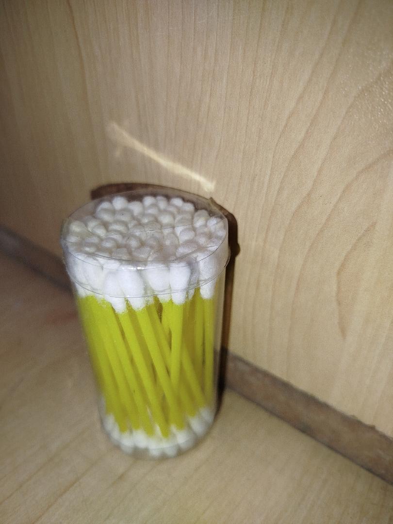 Disposable dry cotton ear buds for easy ear care for babies and adults