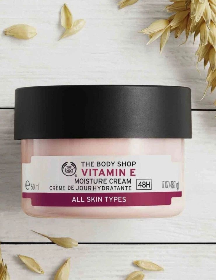 The Body Shop Vitamin E Moisture Cream [Locks in hydration for fresher, more radiant, and silky-smooth skin] 50ML