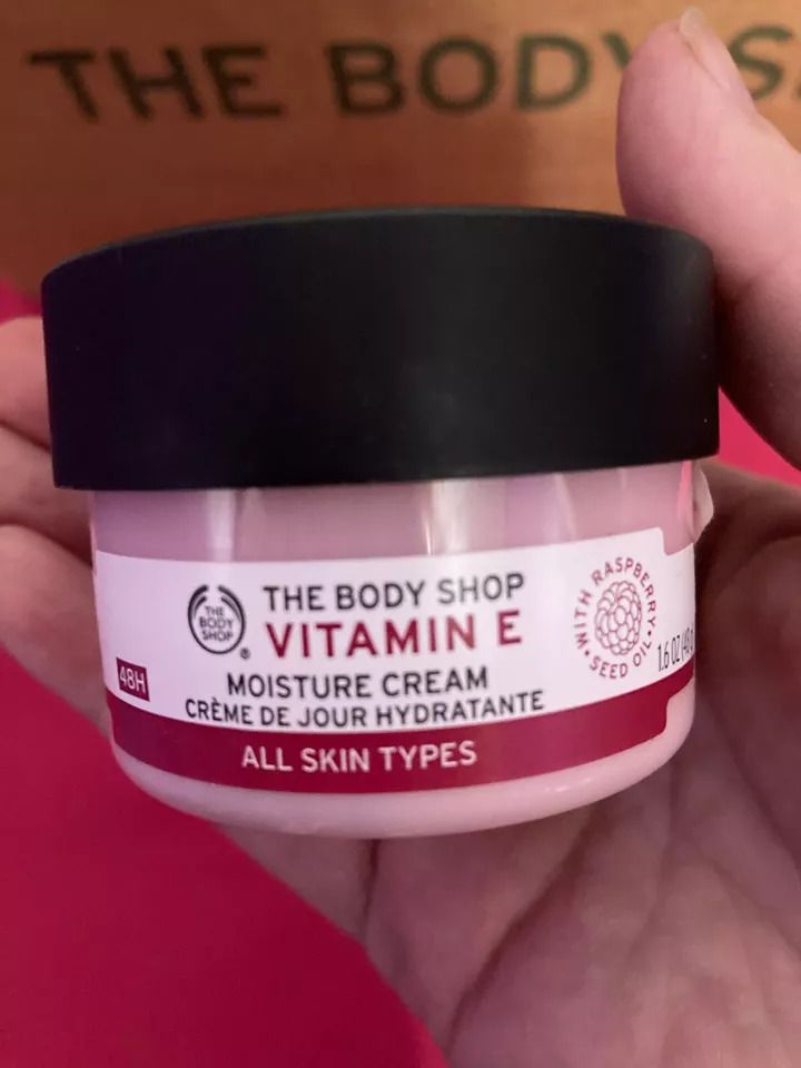 The Body Shop Vitamin E Moisture Cream [Locks in hydration for fresher, more radiant, and silky-smooth skin] 50ML