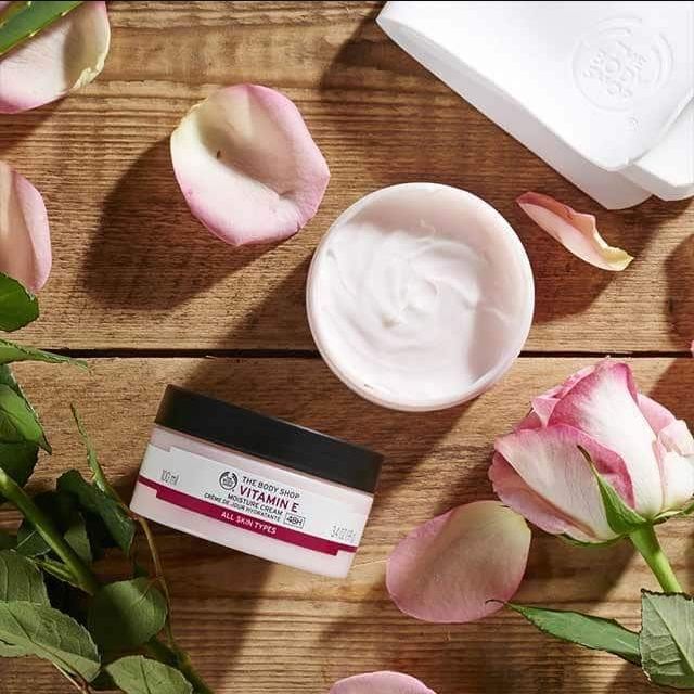 The Body Shop Vitamin E Moisture Cream [Locks in hydration for fresher, more radiant, and silky-smooth skin] 50ML