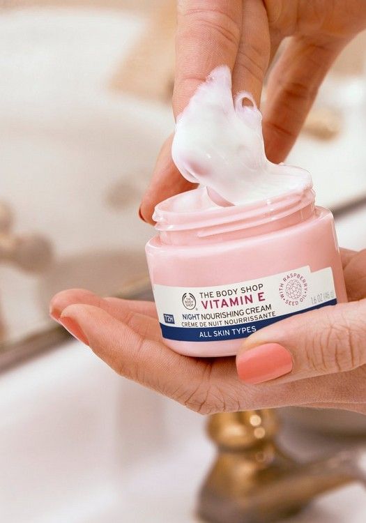 The Body Shop Vitamin E Nourishing Night Cream [Overnight hydration for all skin types] 50ml
