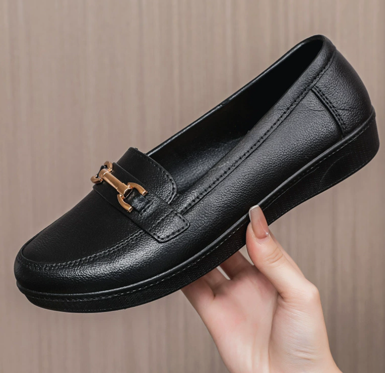 Women single shoes Ladies soft sole mother shoes non-slip flats Loafers walking shoes Classic color matching court shoes Local fast delivery