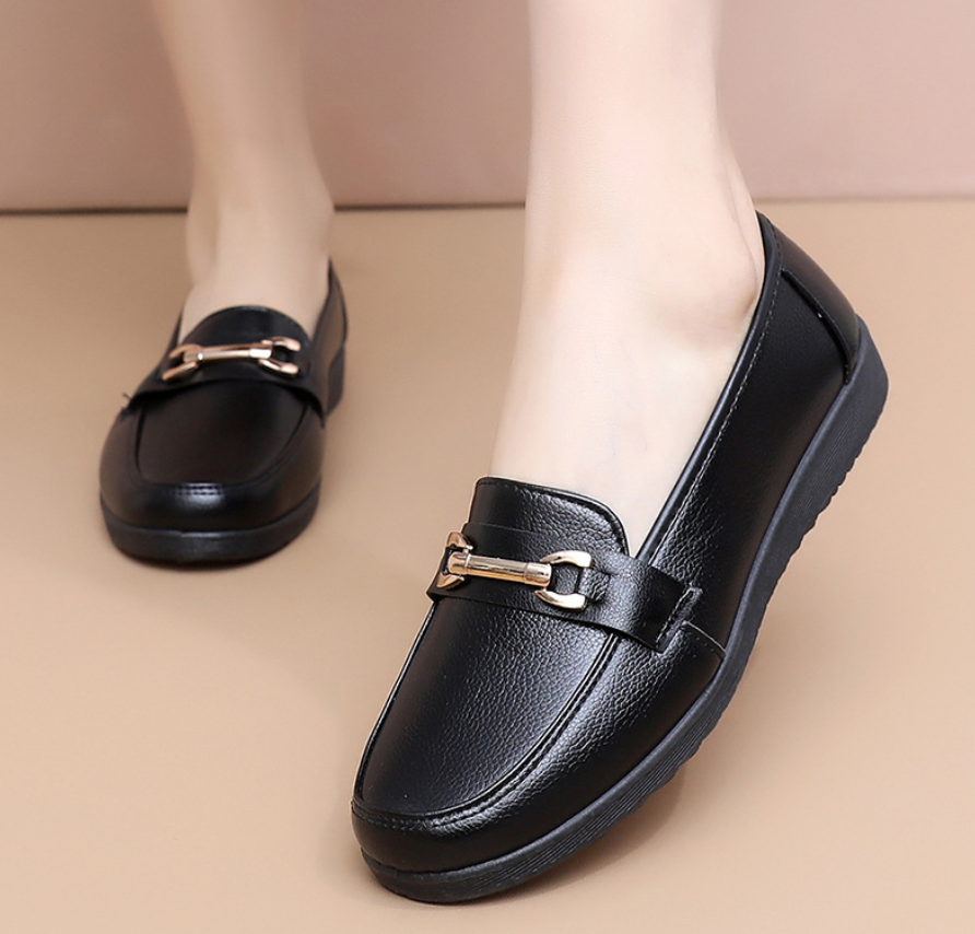 Women single shoes Ladies soft sole mother shoes non-slip flats Loafers walking shoes Classic color matching court shoes Local fast delivery